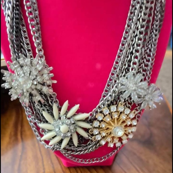 Stella & Dot statement necklace - Picture 2 of 3